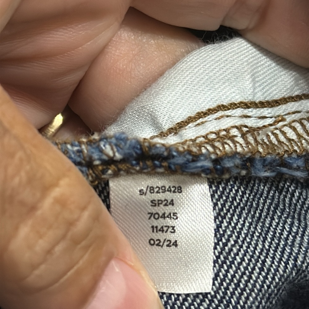 (R3) ANN TAYLOR
Wide-leg cargo jean with side pockets, size 12 P - Picture 13 of 16